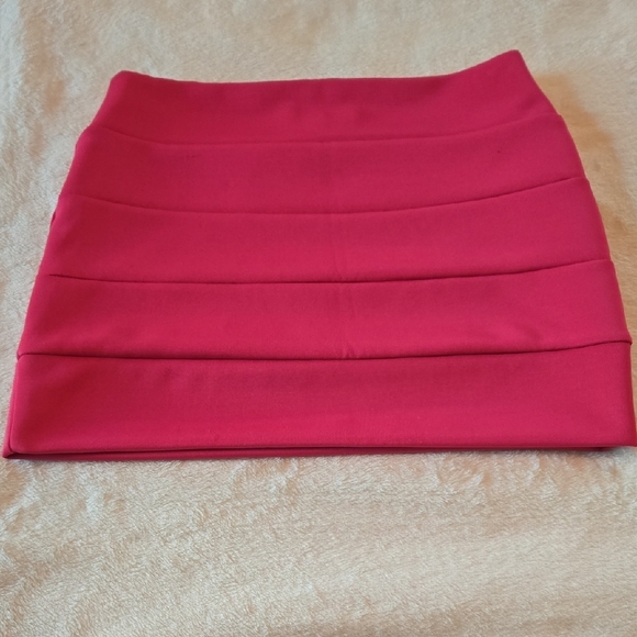 Lola SMALL HOT PINK MINI SKIRT BRIGHT BANDAGE BODYCON HOTTIE SUMMERY BOLD FLIRTY - Picture 1 of 9
